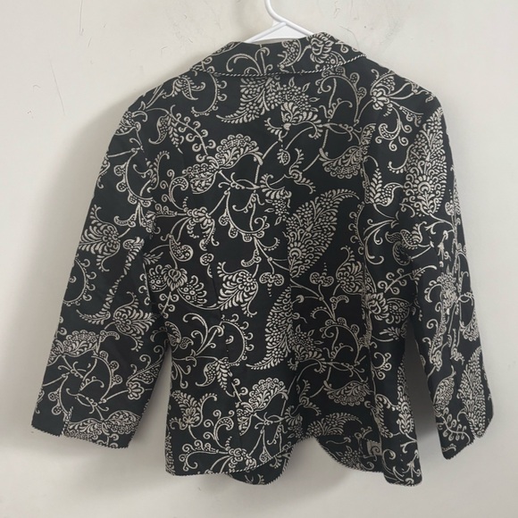 CAbi Eliza Brocade Tapestry Blazer 8 Black Cream Floral Artsy Romantic Classic - Picture 2 of 5